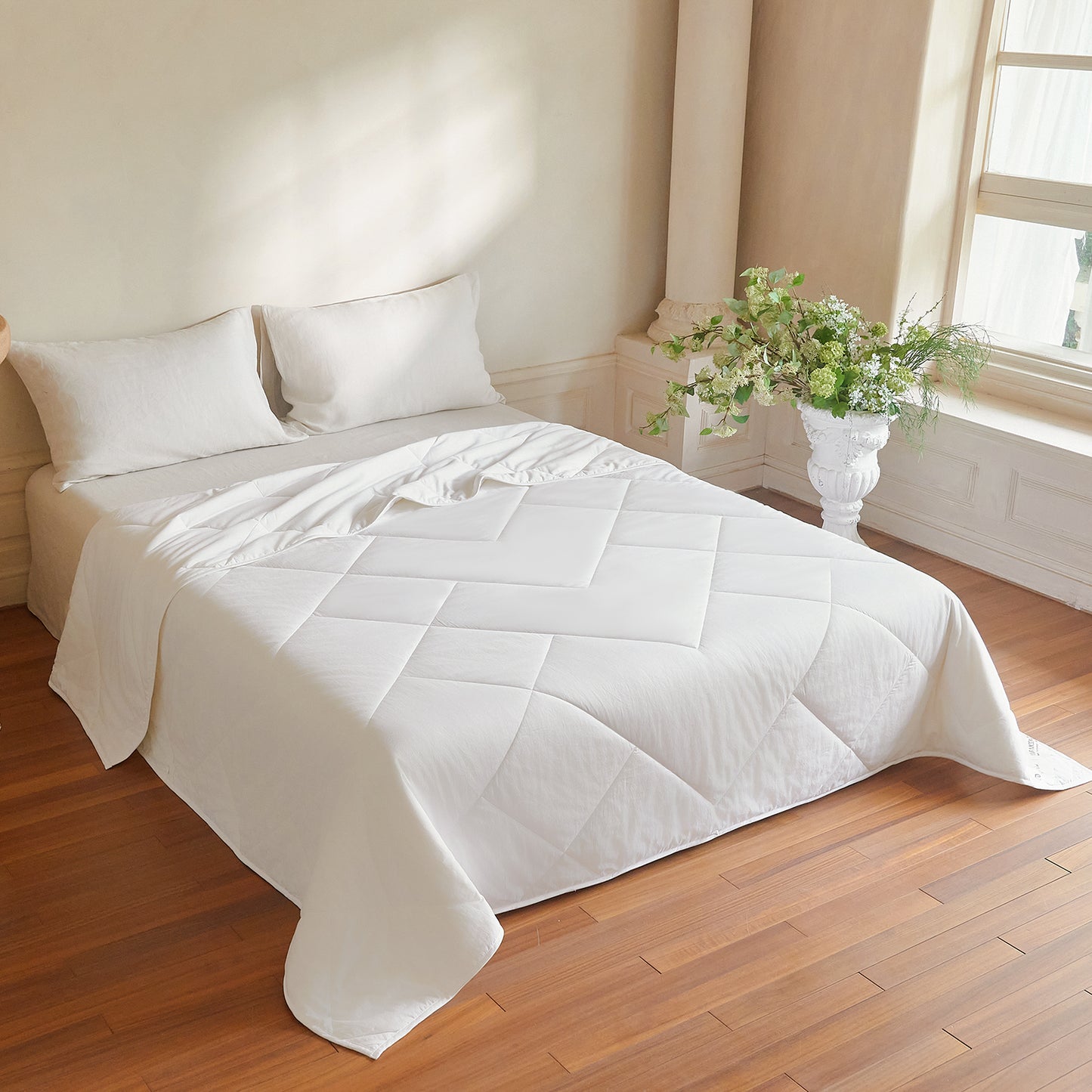 YOUR MOON Lightweight Wool Comforter Queen, Cotton Shell, White 100% Natural Australian Wool Filling, 100 GSM Summer Weight Thin Wool Duvet Insert for Warm-Weather