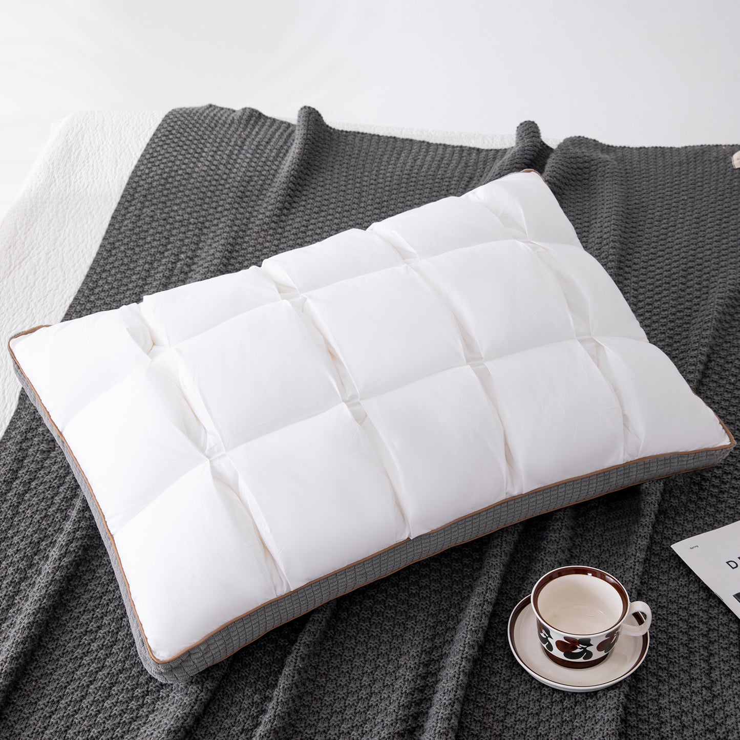 YOUR MOON Soft Pillow Queen for Sleeping, Super Soft Support Down Alternative Pillow, 100% Cotton Shell Luxury Comfy Fluffy Bed Pillows for Sleep